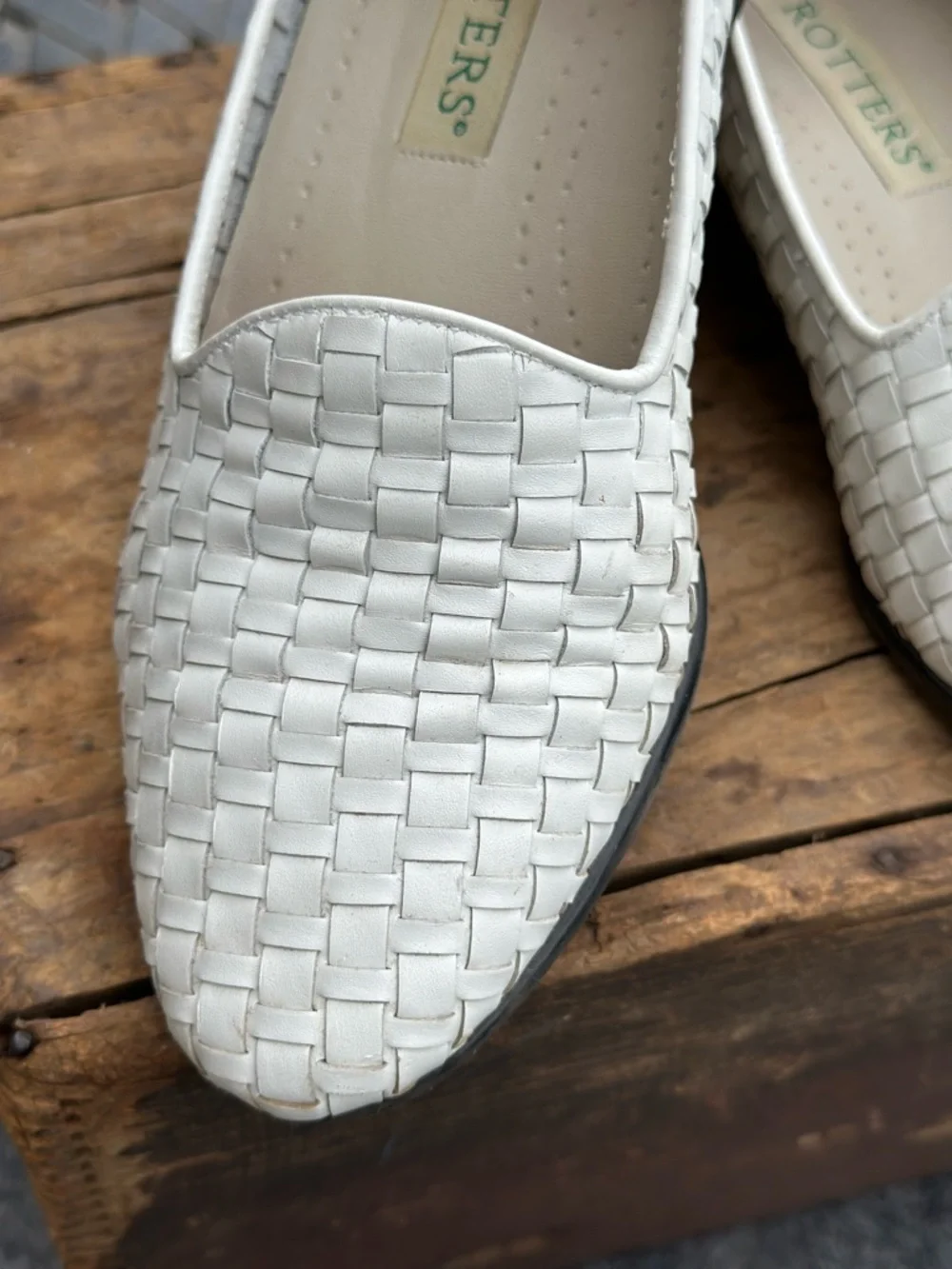 Trotters Basketweave Leather Flats White Loafers Comfort Chic Style